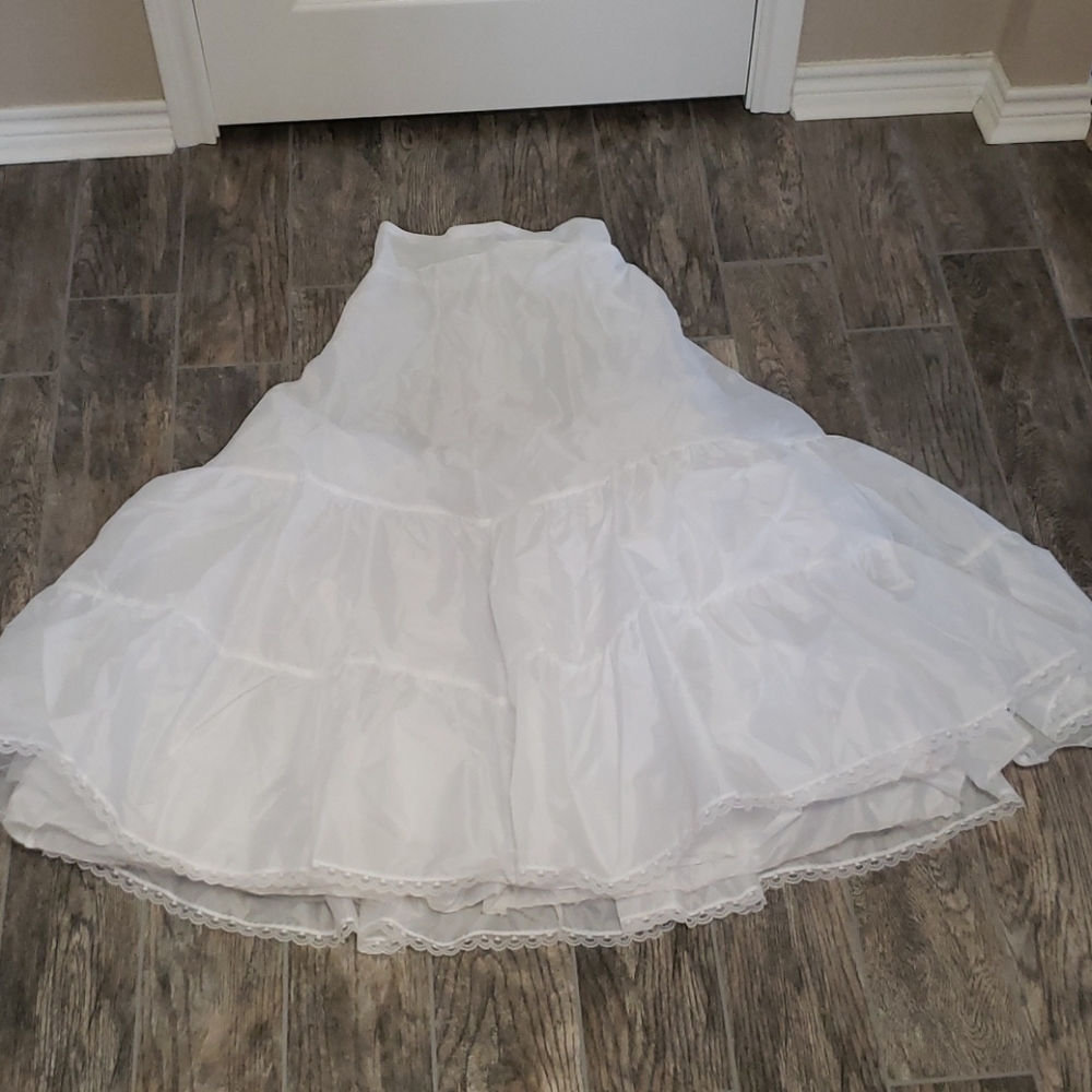 TWO-TIER MEDIUM FULLNESS A-LINE SLIP